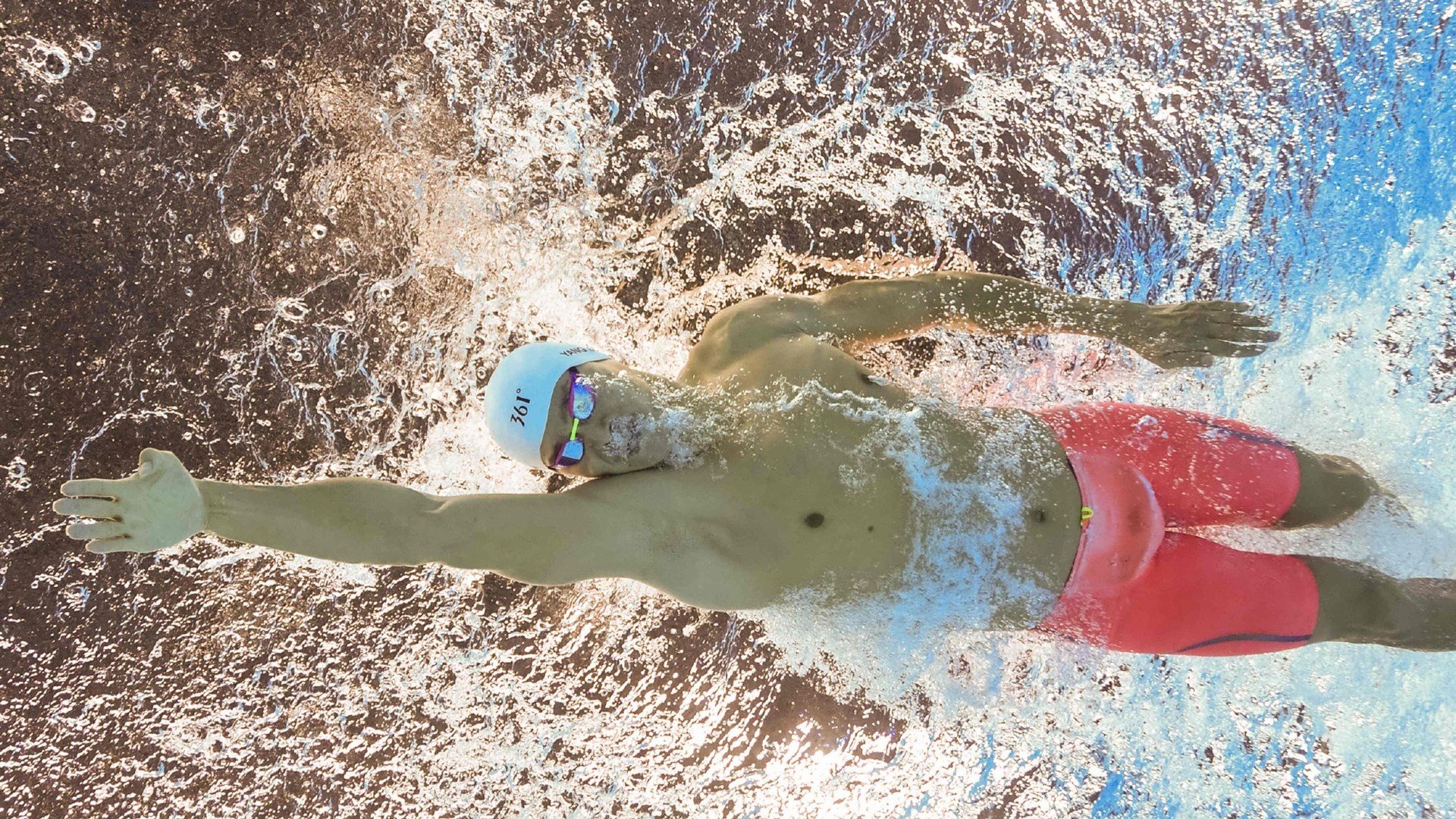 华体会体育-车手走进社区，传递正能量