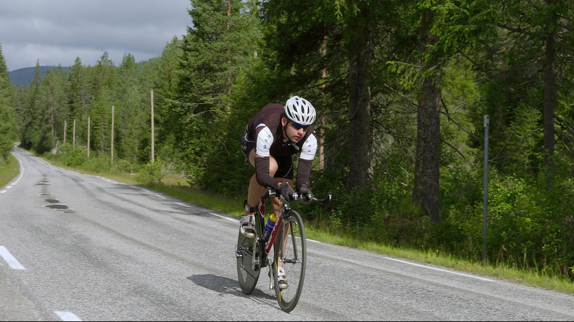 _滑索穿越森林：在绿色海洋中极速驰骋_，滑索图片